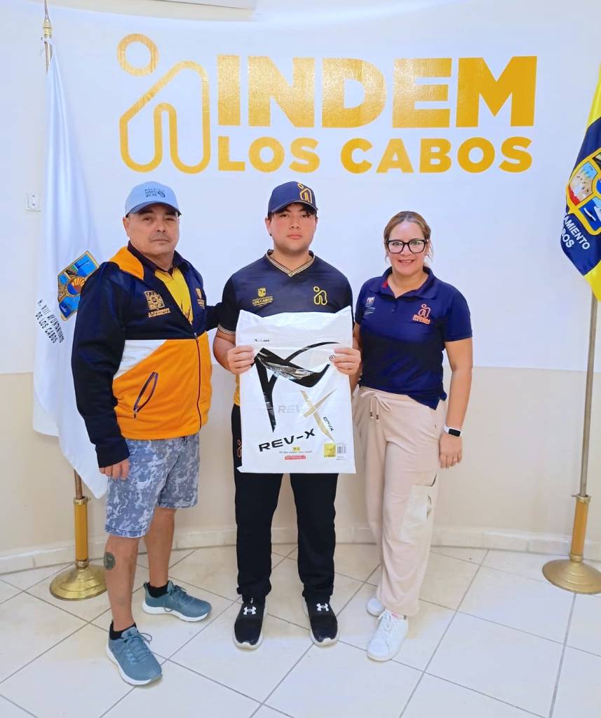 Entrega Ayuntamiento de Los Cabos material deportivo especializado a&nbsp;karatecas