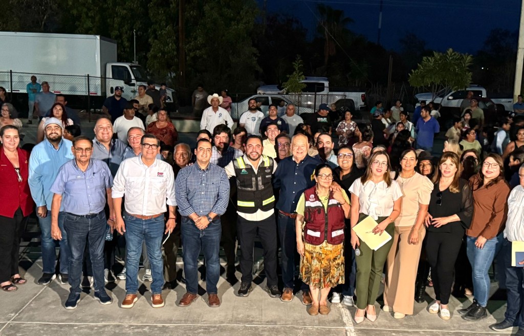 Entregan ambulancia, camión cisterna y apoyos a familias de El Campamento, en&nbsp;Santiago