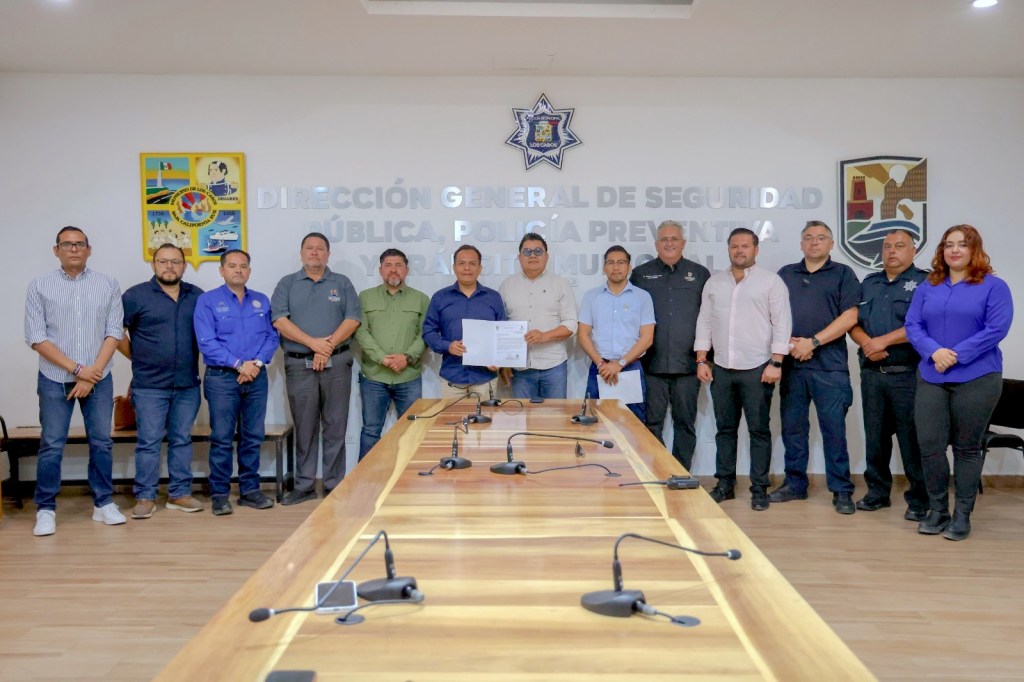 Recibe nombramiento José Antonio Galicia Mixquititla como encargado de despacho de la Dirección General de Seguridad Pública de Los&nbsp;Cabos