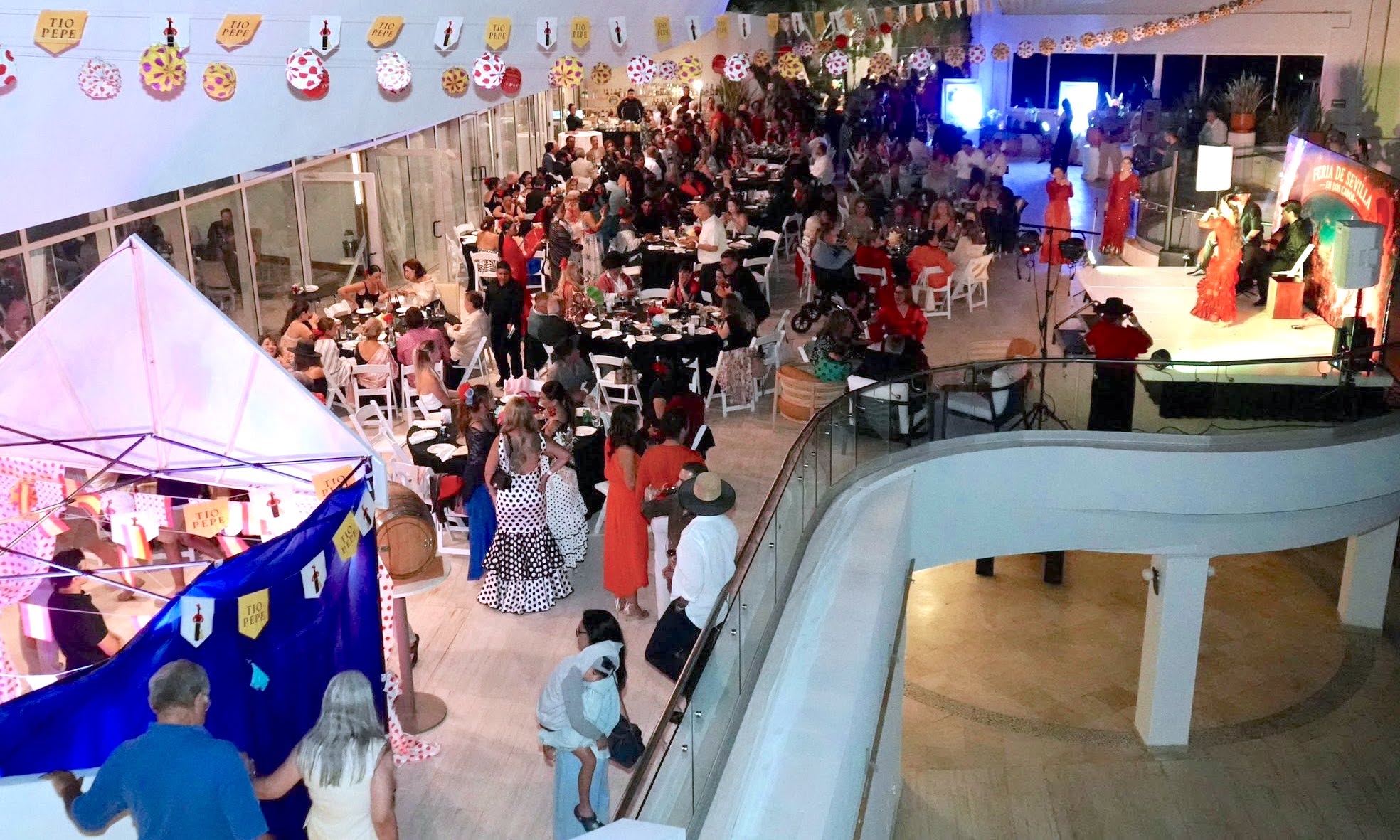 Más de 300 personas colaboran en la primera Feria Sevillana con causa en Los&nbsp;Cabos