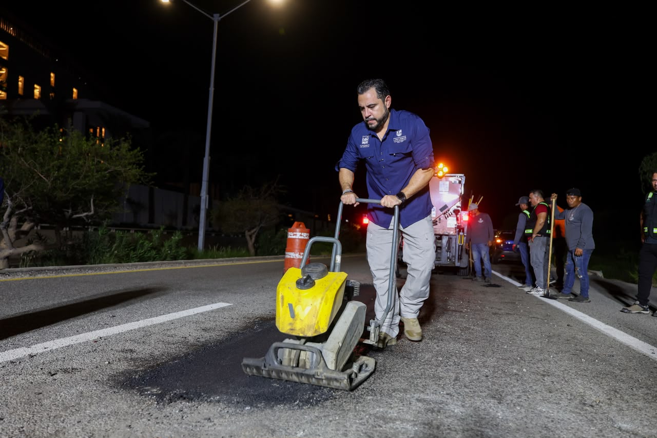 De madrugada y por tramos: continúan reparaciones de baches en el corredor turístico de Los&nbsp;Cabos